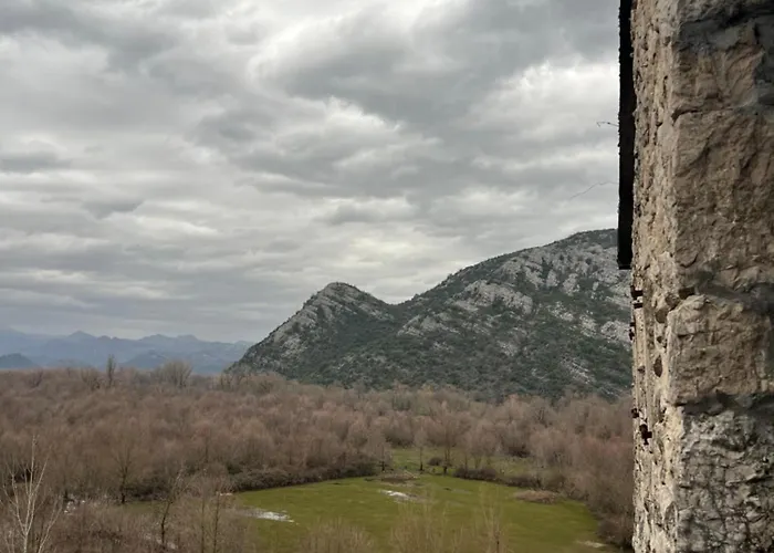 Skadar Stone House *